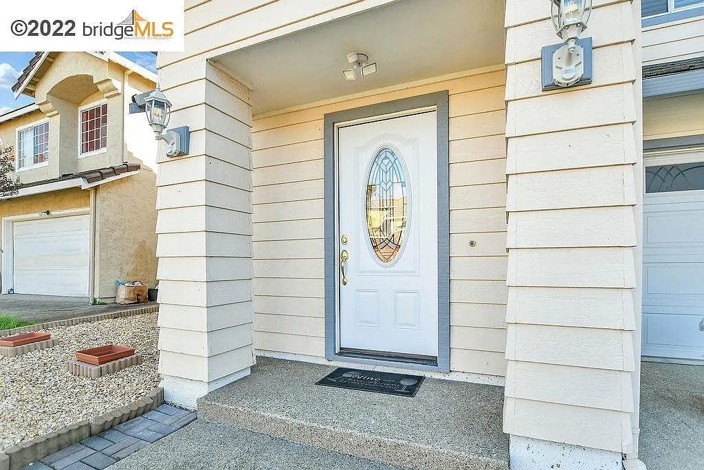 4 bed, 2004 sqft, $3,550 — Photo 2