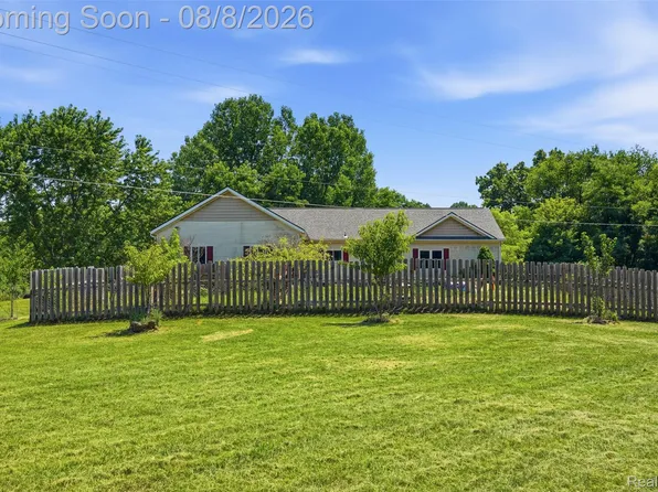 5885 Rowland Pine Ct, Howell, MI 48843