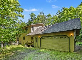 1070 S Silver Pl, Indian River, MI 49749