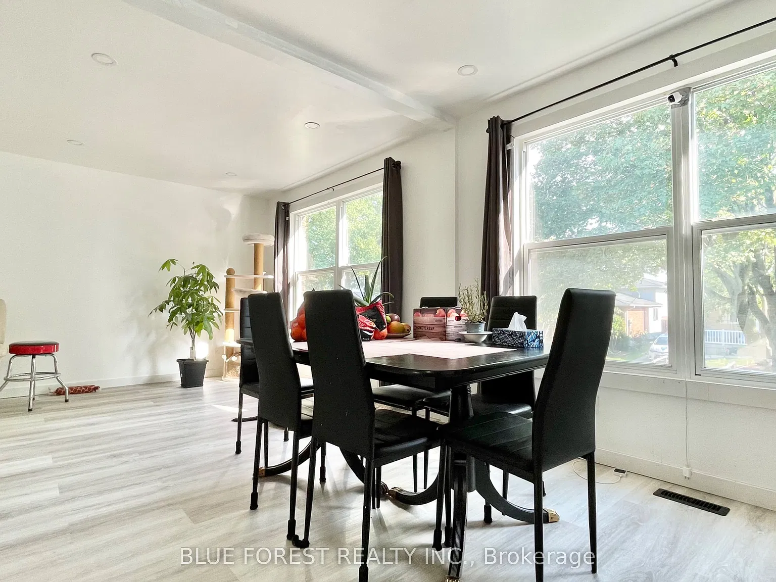 3 bed, $2,100 — Photo 1