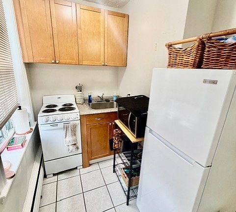 2nd image of 41 Anderson St #4