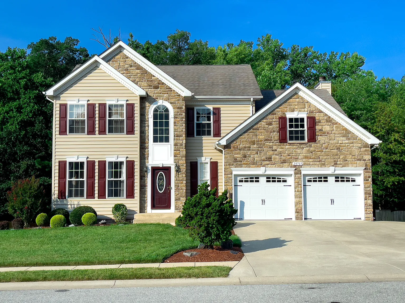 5 bed, 3.5 bath, 3943 sqft, $1,200 — Photo 1