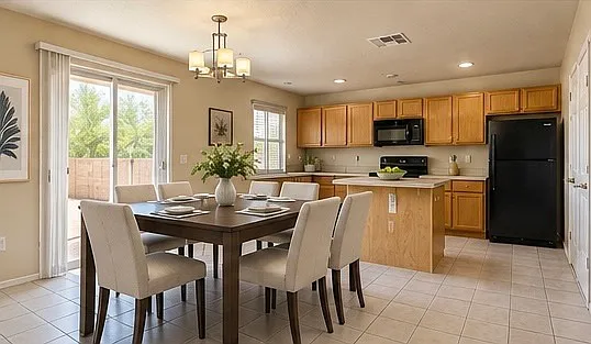 2114 N San Vincente Dr — Photo 4