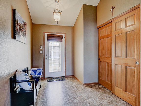 2nd image of 1416 Dovetail Dr