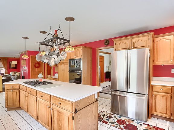 3rd image of 406 Chestnut Grv