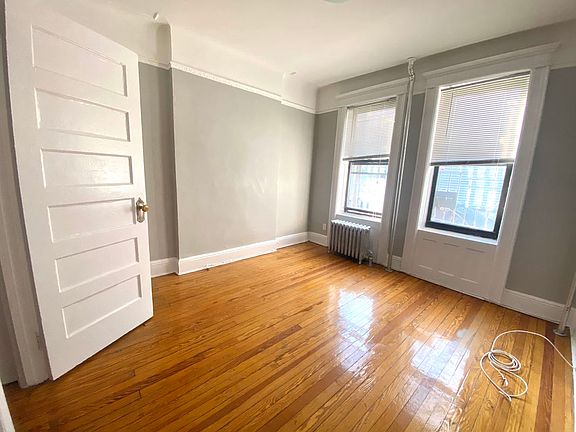 5th image of 34-25 37th St #111