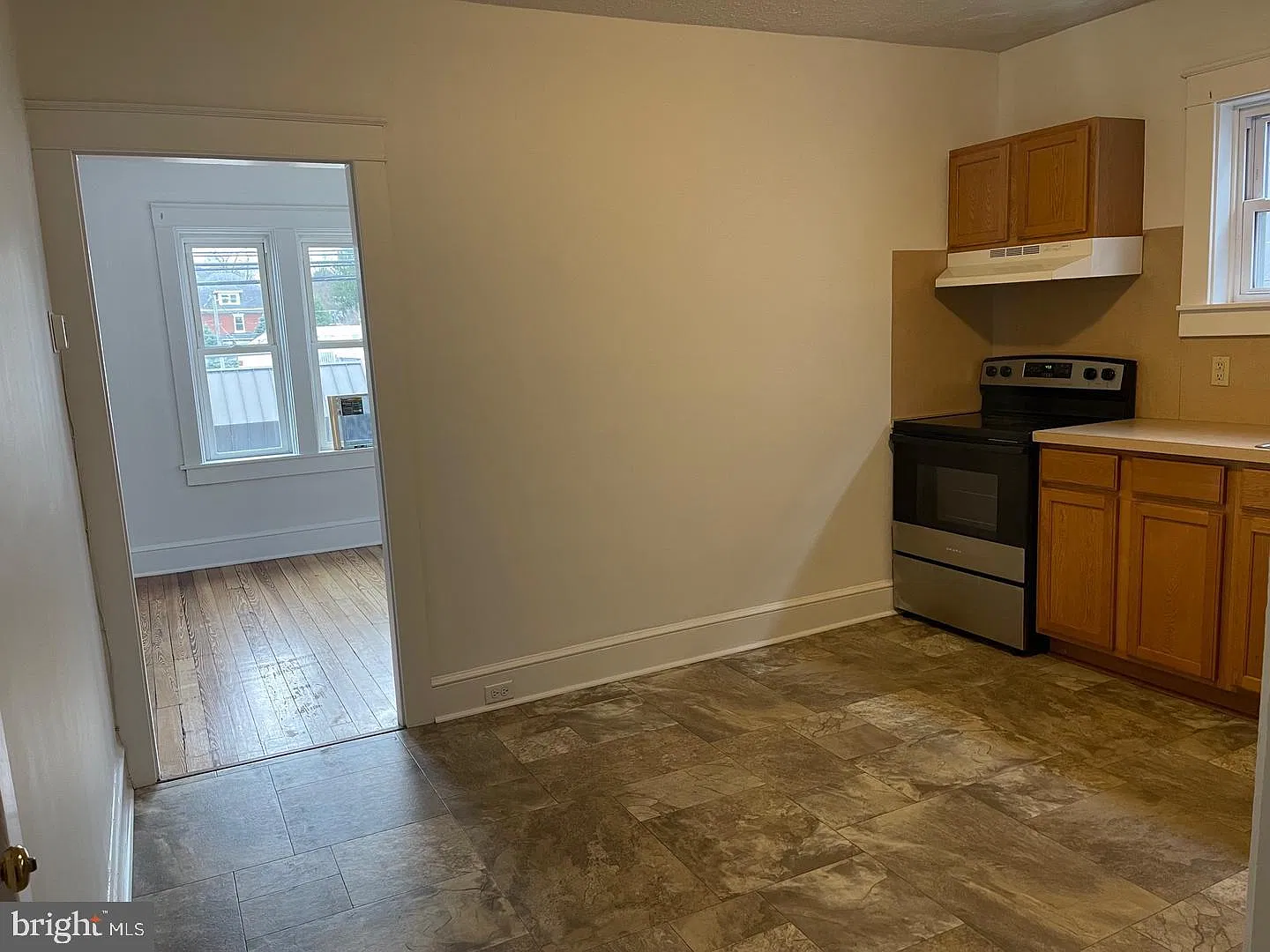 2 bed, 1.0 bath, 800 sqft, $1,200 — Photo 4
