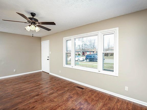 3rd image of 105 Beechwood Dr