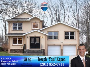 125 Maitland Ave, Paramus, NJ 07652