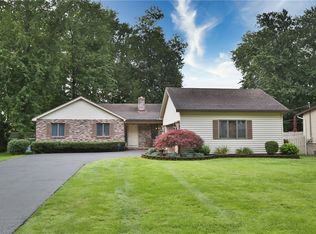 215 Laurelwood Dr, Rochester, NY 14626