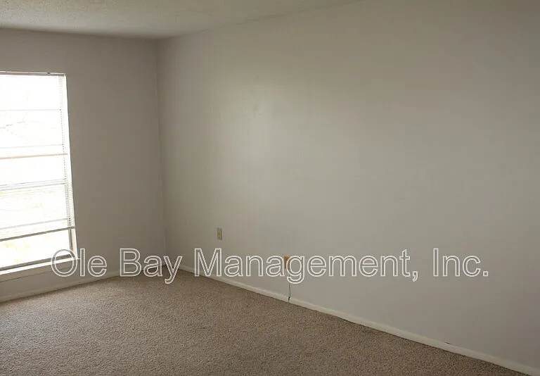 233 Riverbend Dr — Photo 4