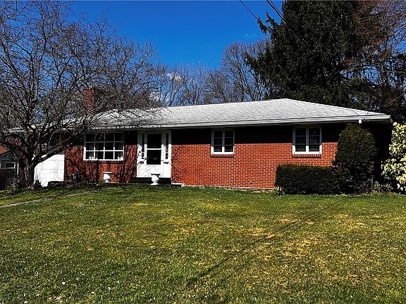 2nd image of 593 Sterling Dr