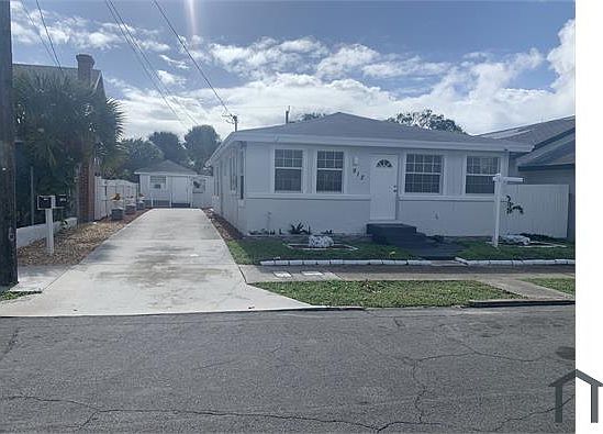 3rd image of 912 8th St