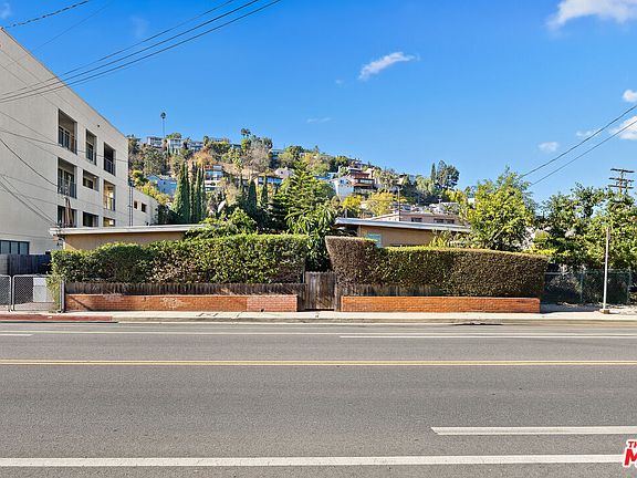 2nd image of 2415 Griffith Park Blvd