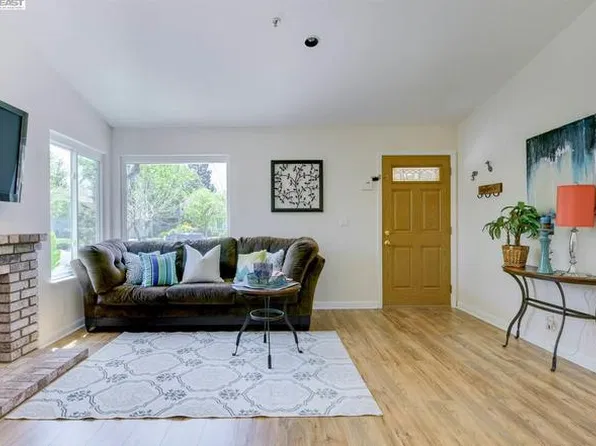 322 Mulqueeney St, Livermore, CA 94550