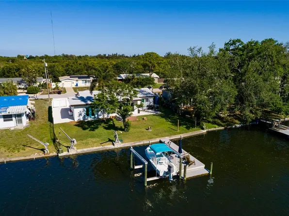 9298 Sun Isle Dr NE, Saint Petersburg, FL 33702