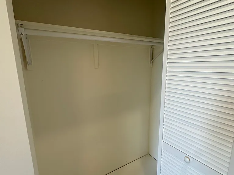930 Summit Ave #1 — Photo 10