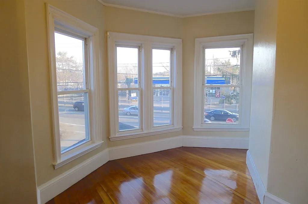 3 bed, 1.5 bath, 1730 sqft, $3,500 — Photo 4