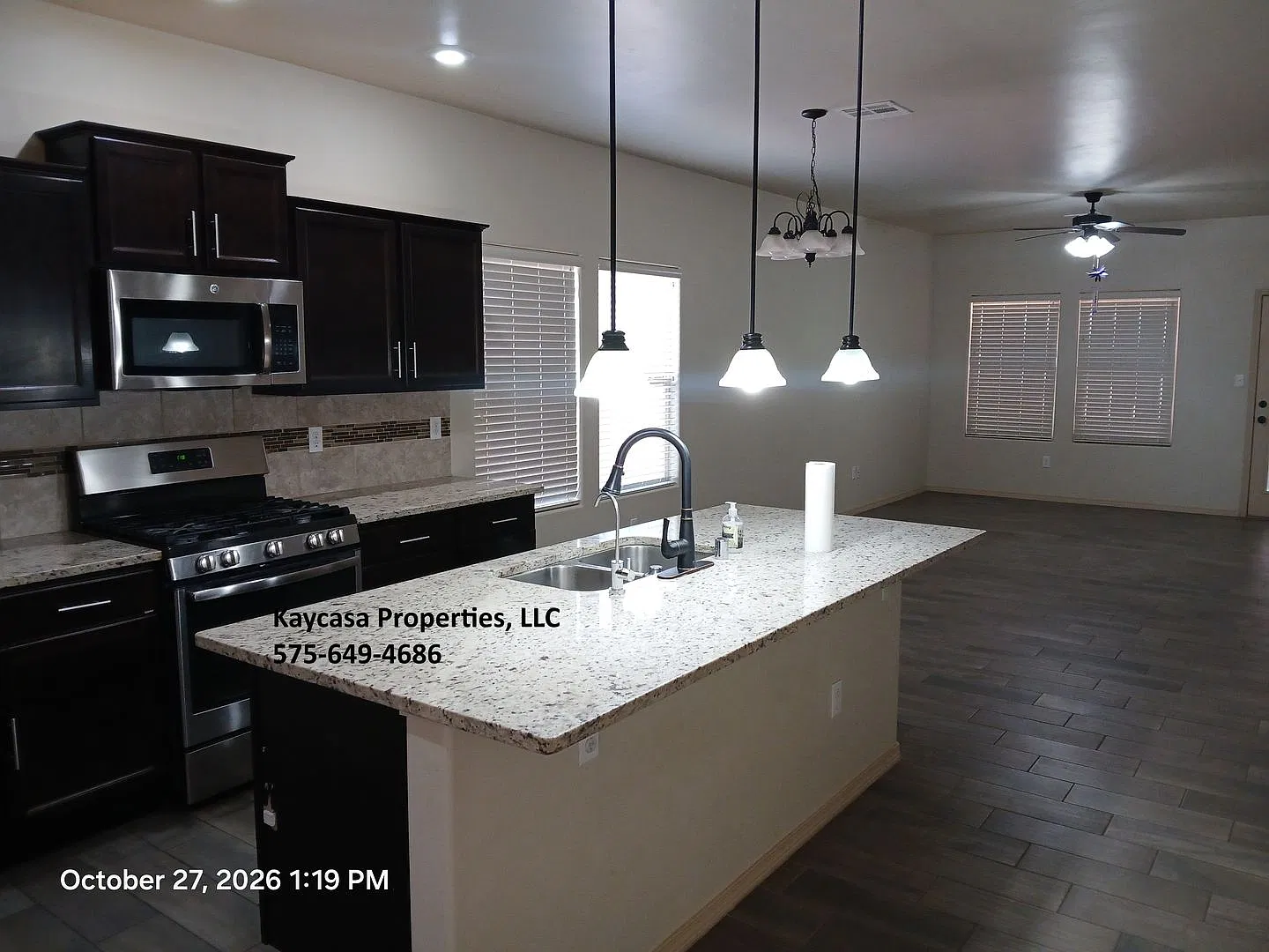 Beautiful Custom Home in Legends West Neighborhood — Photo 4