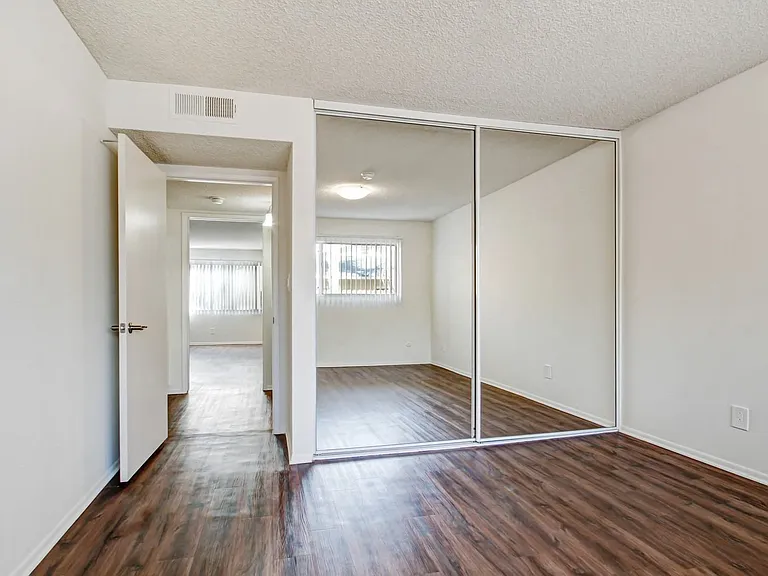 13157 Riverside Dr — Photo 58