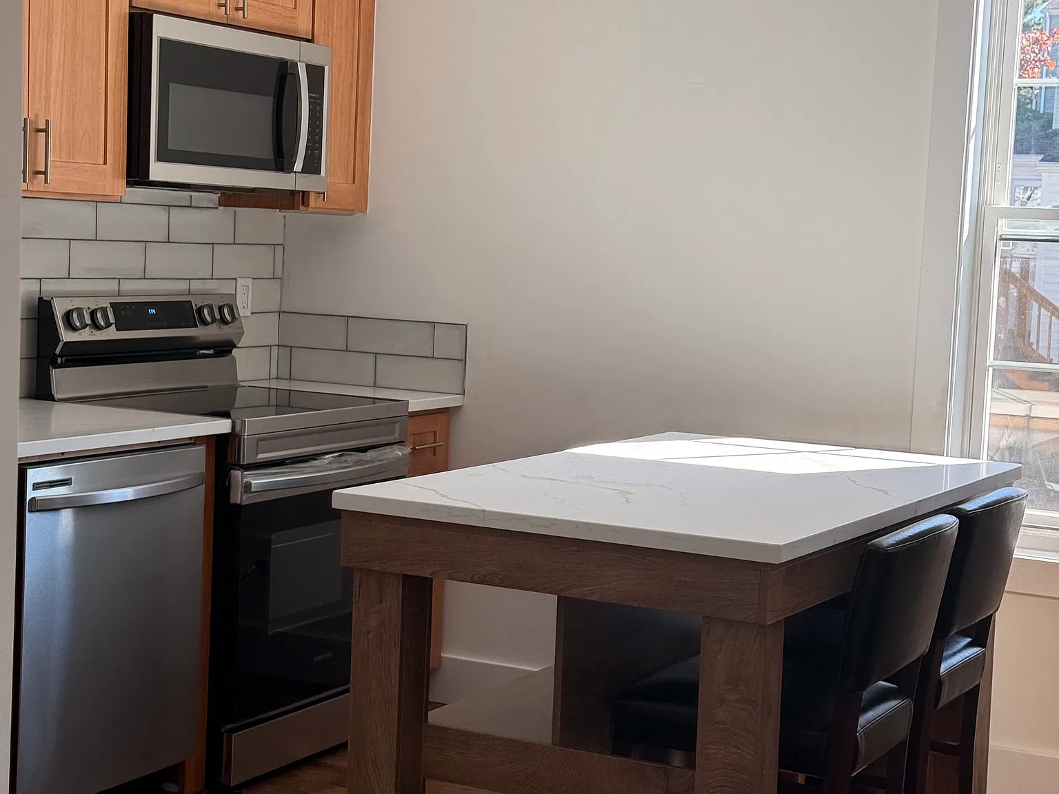 2 bed, 1.5 bath, 1100 sqft, $2,700 — Photo 1