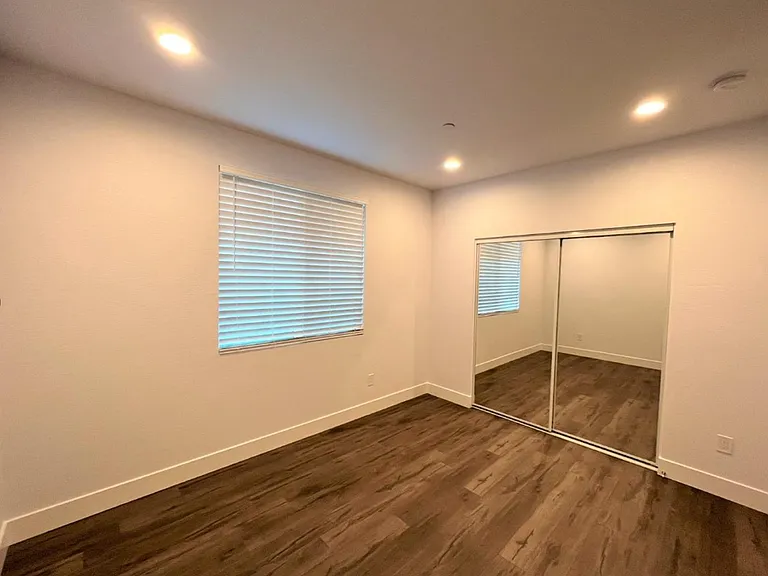610 Santiago Ave — Photo 4