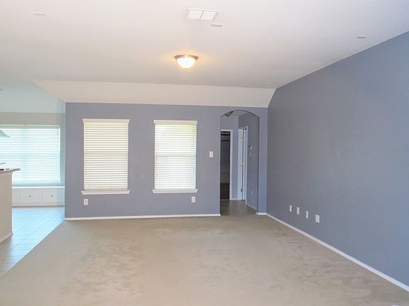 5th image of 213 Cliffbrook Dr
