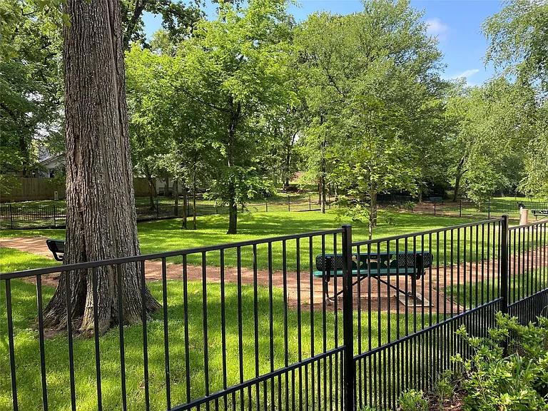 13511 Summer Hill Dr — Photo 37