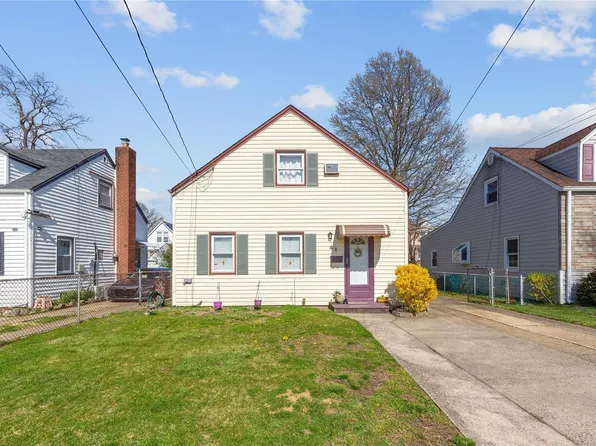 41 Wingate Road, Valley Stream, NY 11581