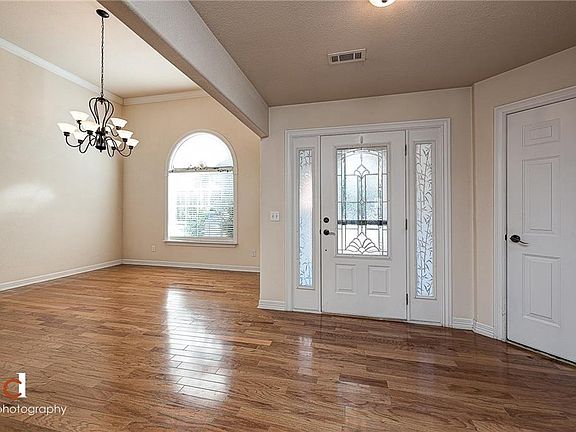 2nd image of 36 Warwick Dr