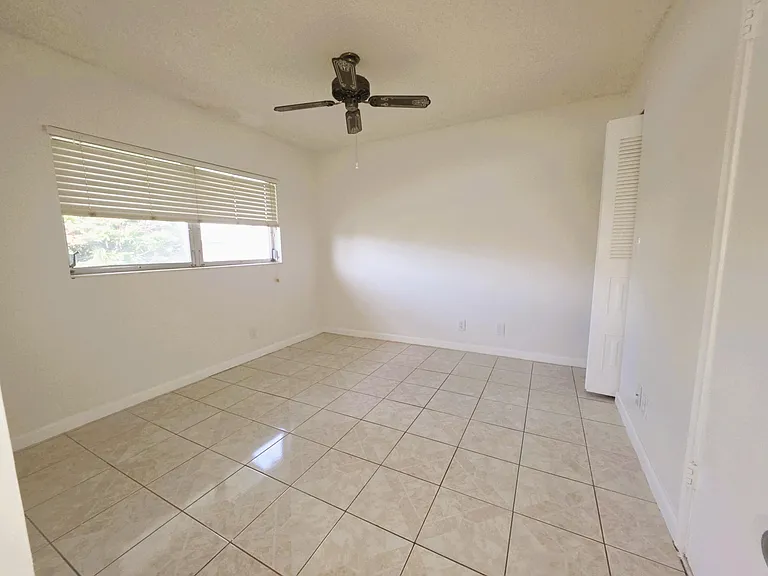 5445 Glenda St — Photo 13