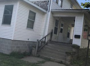 712 Adams St, Beardstown, IL 62618