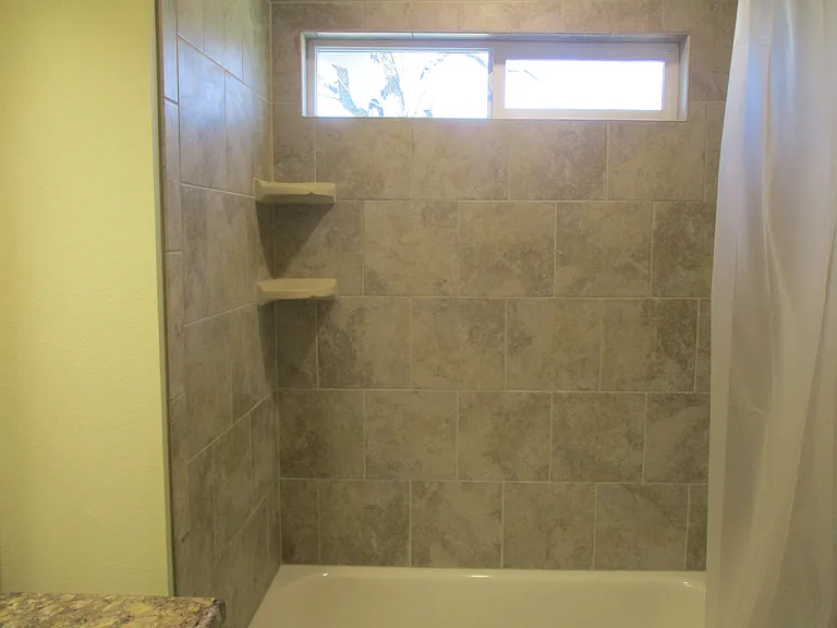 1718 NW Dallas St — Photo 10