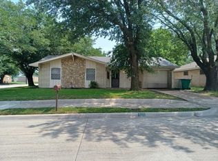 101 Comanche Ct, Waxahachie, TX