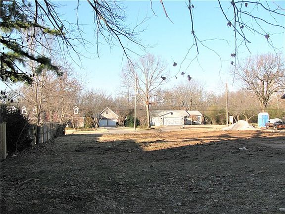 4th image of 714 NE 2nd St