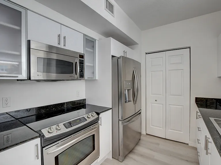 700 E Boynton Beach Blvd #403 — Photo 7