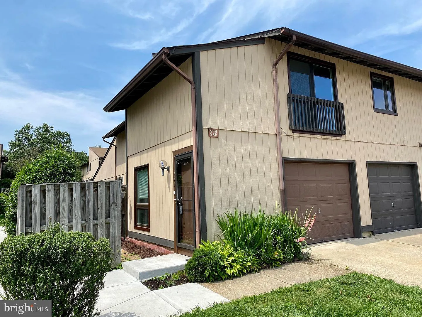 544 Glen Ct photo 1