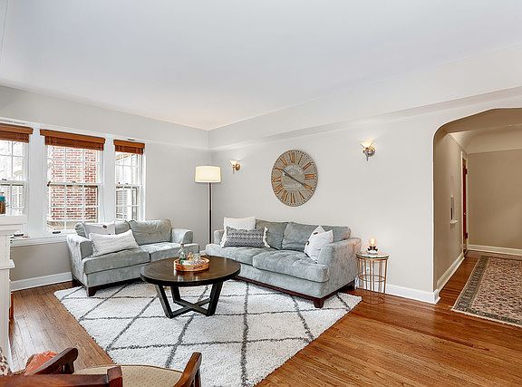 5th image of 1126 W Washington Blvd #1B