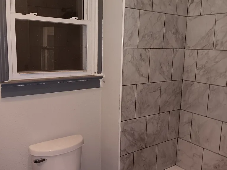 205 S Smith St — Photo 4