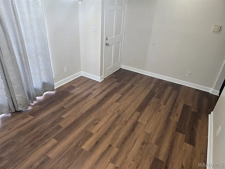 4259 Burtonway Dr — Photo 2