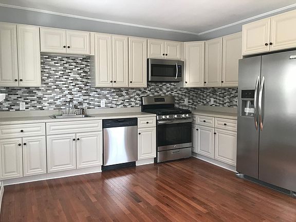 Brand new Kitchen with 5 burner gas stove 