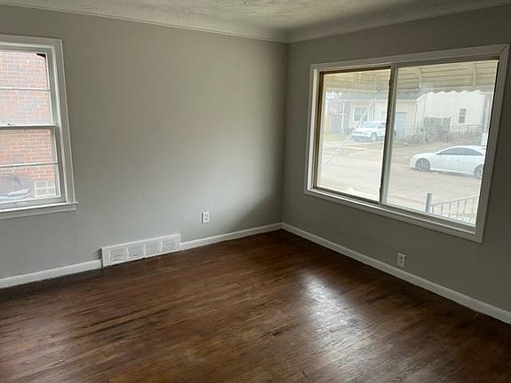Living room, Refinished