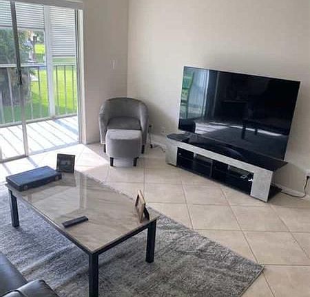 3rd image of 940 Hillcrest Ct APT 208