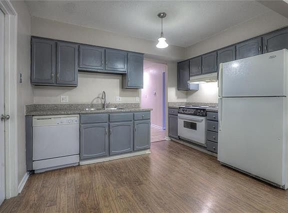 5th image of 10240 W 96th Ter APT D