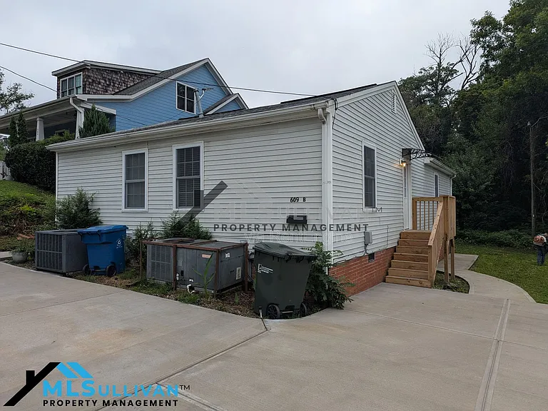 609 N Elizabeth St #1 — Photo 1