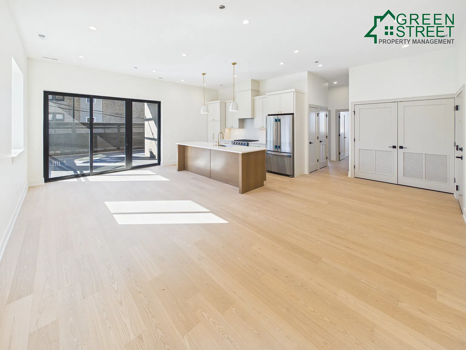 3 bed, 1817 sqft, $4,445 — Photo 4