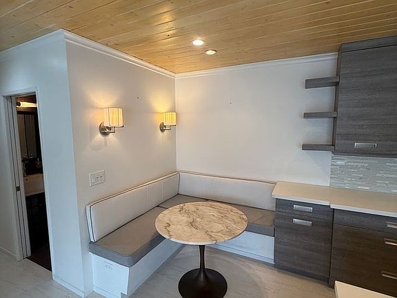 3rd image of 226 B Ave