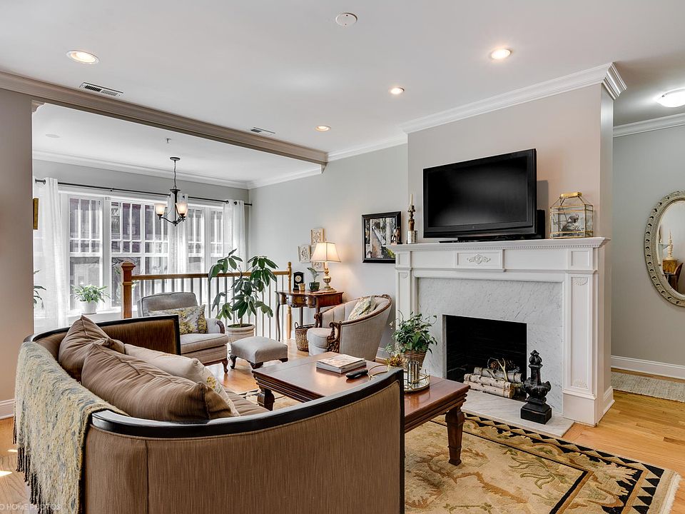 1st image of 640 Hinman Ave APT 1I