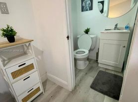 5615 Hope St, Hollywood, FL