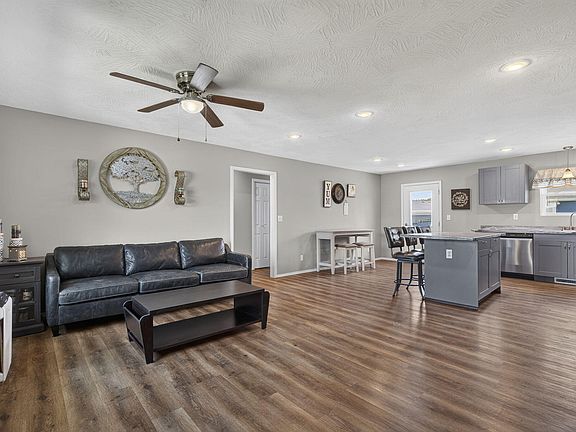 5th image of 506 W McCurry Street